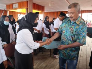 235 Pegawai Pemerintah dengan Perjanjian Kerja Terima SK dari Bupati