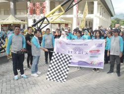 Bupati Melepas Peserta Jalan Santai Peringatan HUT SMA 3 Palu