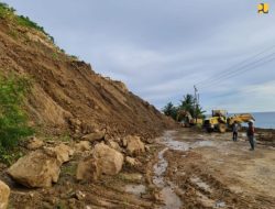 Kementerian PUPR Buka Jalan Trans Sulawesi Majene-Mamuju Pascabencana Longsor