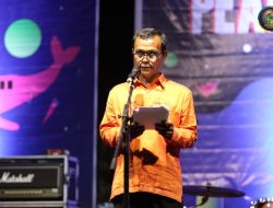 Asisten II, Ir. Lewis Baca Sambutan Bupati di kegiatan Ramah Tamah Reuni Akbar Smansapar