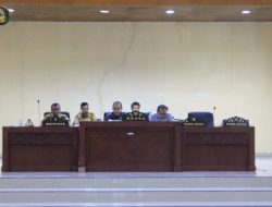 Asisten II Ir. Lewis Hadiri Rapat Paripurna DPRD Parimo