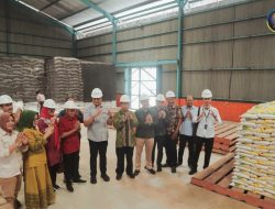 Monitoring dan Evaluasi SPHP Beras Di Parimo, Wabup Bersama Tim Badan Pangan Nasional Cek Ketersediaan Stok Beras Di Bulog Olaya