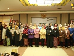 Lestarikan Budaya Nusantara, DWP Kementerian PUPR Selenggarakan Pelatihan Berkain dan Berkerudung