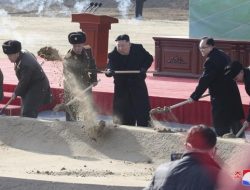 Kim Jong Un Tambah Masa Wamil Perempuan Korut, Disuruh Bajak Sawah