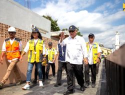Tinjau Promenade Marina di Labuan Bajo, Menteri Basuki: Perhatikan Kebersihan dan Kerapihan