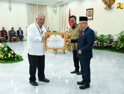Menteri Basuki Terima Penghargaan Adhikarya Utama Pembangunan Pertanian