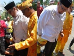Tiba diRumah Jabatanya, PJ. Bupati Parimo diSambut Secara Adat oleh Dewan Adat Patanggota Kaili