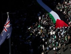Ratusan Pedemo Pro-Palestina di Australia Blokir Kapal Israel Berlayar