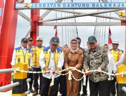 Tingkatkan Konektivitas Antar Desa di Subang dan Indramayu, Menteri Basuki Resmikan Jembatan Gantung Baleraja