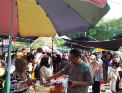 Warga Palu berburu takjil untuk berbuka di Pasar Ramadhan