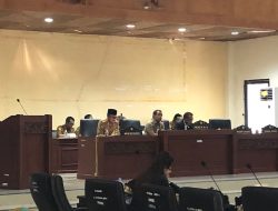 Sekda Kab Parigi Moutong Mendengarkan Laporan Hasil Pelaksanaan Reses