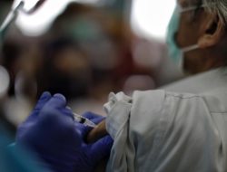 Kemenkes Pastikan Vaksin Covid-19 Tetap Gratis untuk Kelompok Rentan