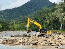 BPBD Kabupaten Sigi normalisasi aliran sungai desa Sambo, kerahkan alat berat