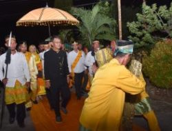Pemberian Gelar tau doka Raja Buol Ke Gubernur Sulawesi Tengah