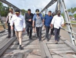 Gubernur Sulteng meninjau ruas jalan Kec. Tiloan Dan Kec. Momunu Kabupaten Buol