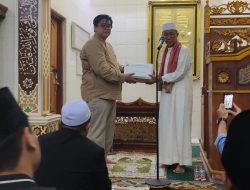 Safari Ramadan di Banggai, Sekretariat DPRD Sulteng Serahkan Al-Qur’an dan Tegaskan Komitmen Pembangunan Berkelanjutan